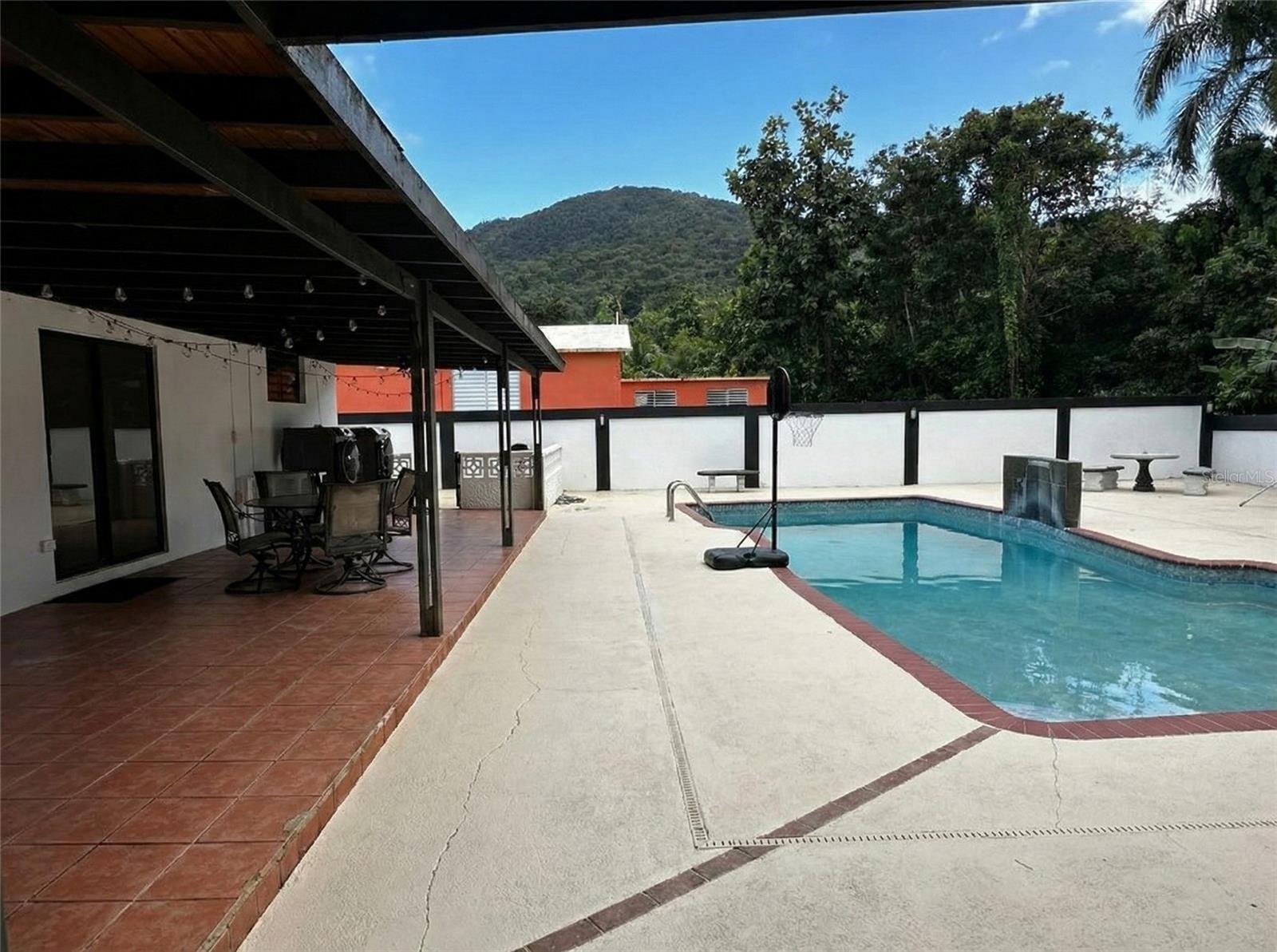 URB. COLINAS DEL YUNQUE, RIO GRANDE, PR - Residential