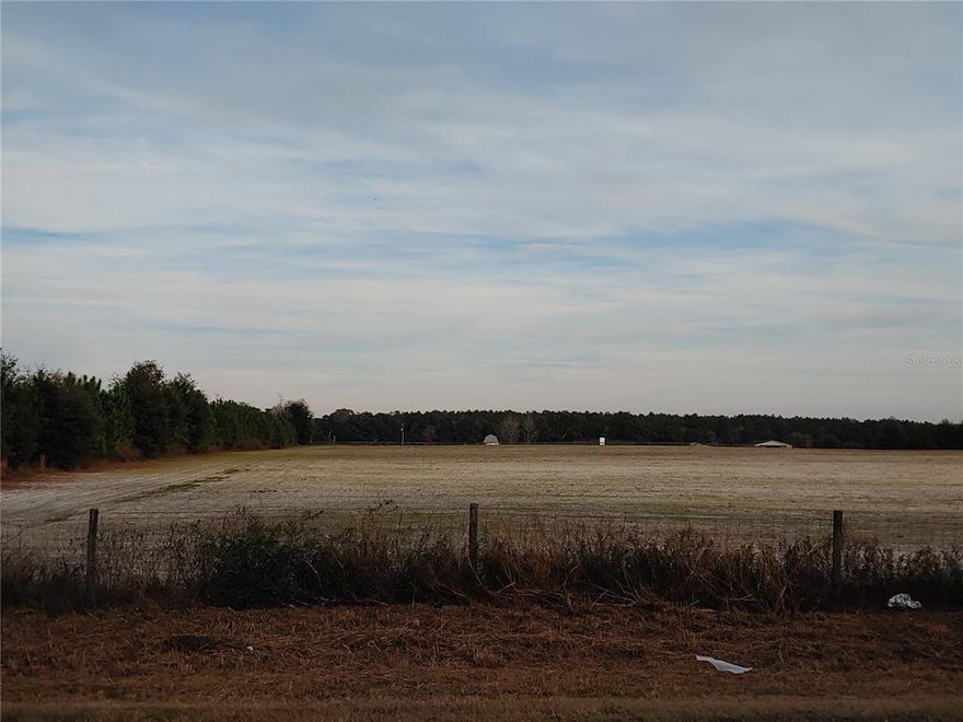 Beautiful 9.790 acre high and dry of vacant land in Alachua,  Just minutes from High Springs and Publix in Alachua and only 25 minutes to Gainesville.