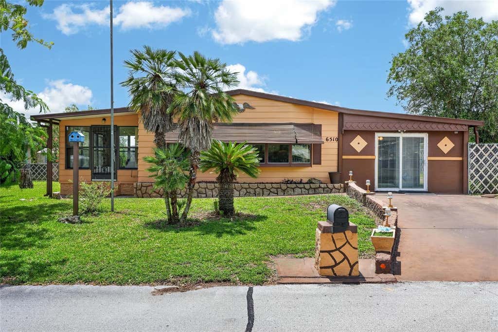 Photo of 6510 NE 2nd Place, Ocala, FL 34470 (MLS # OM727118)