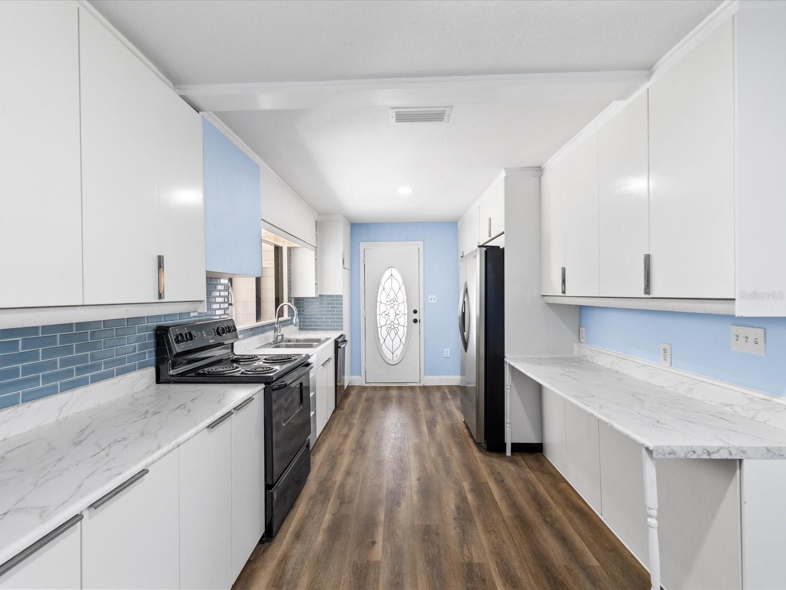 THONOTOSASSA WEST AREA - Residential