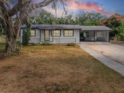 Photo of 10703 Williams Road, Thonotosassa, FL 33592 (MLS # TB8440352)