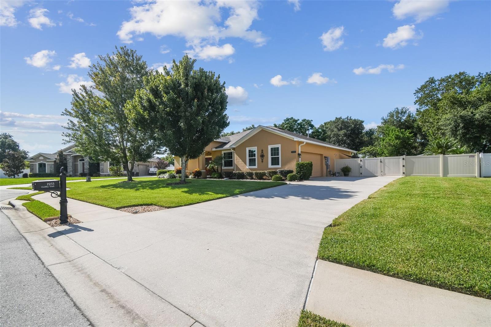1933 GRIFFIN TRAIL
