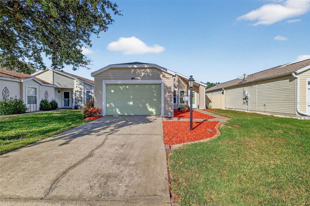 Photo of 4900 Heron Run Circle, Leesburg, FL 34748 (MLS # G5106484)