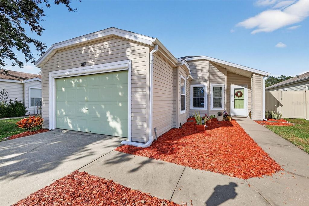 Photo of 4900 Heron Run Circle, Leesburg, FL 34748 (MLS # G5106484)