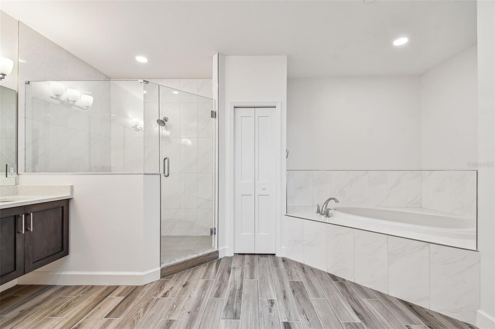 DOLPHIN HARBOUR CONDO - Residential