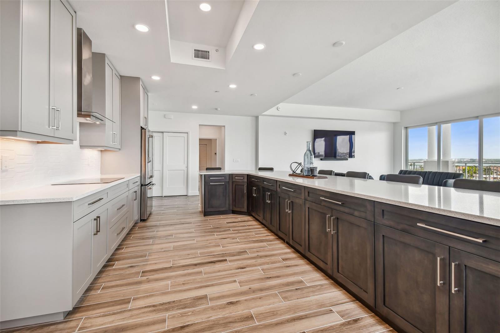 DOLPHIN HARBOUR CONDO - Residential