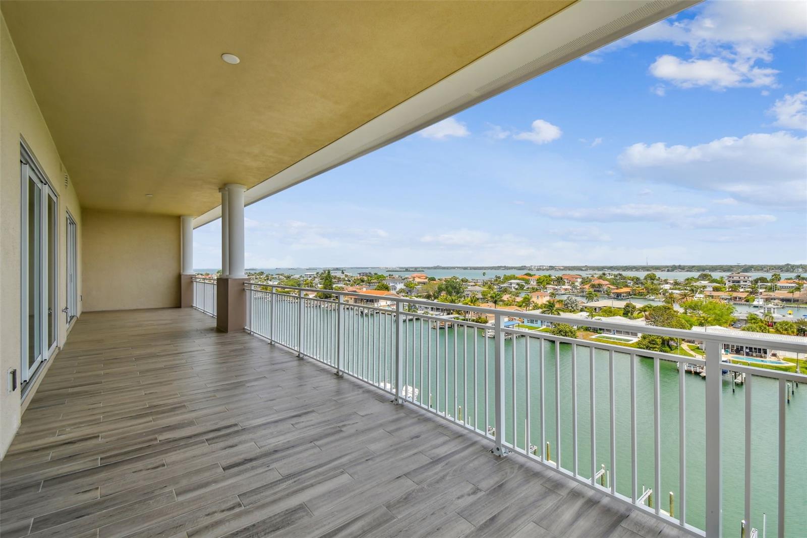 DOLPHIN HARBOUR CONDO - Residential