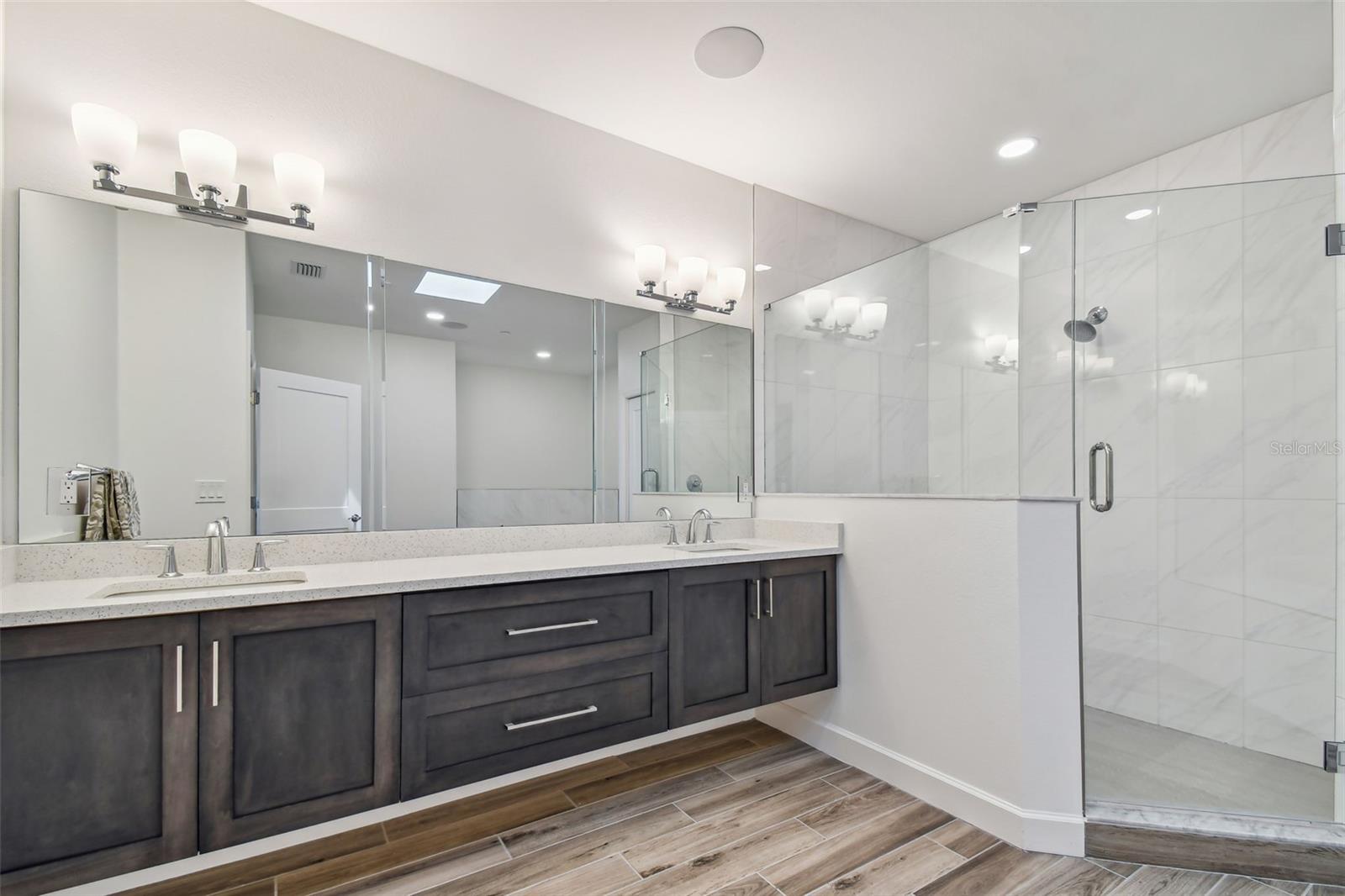 DOLPHIN HARBOUR CONDO - Residential