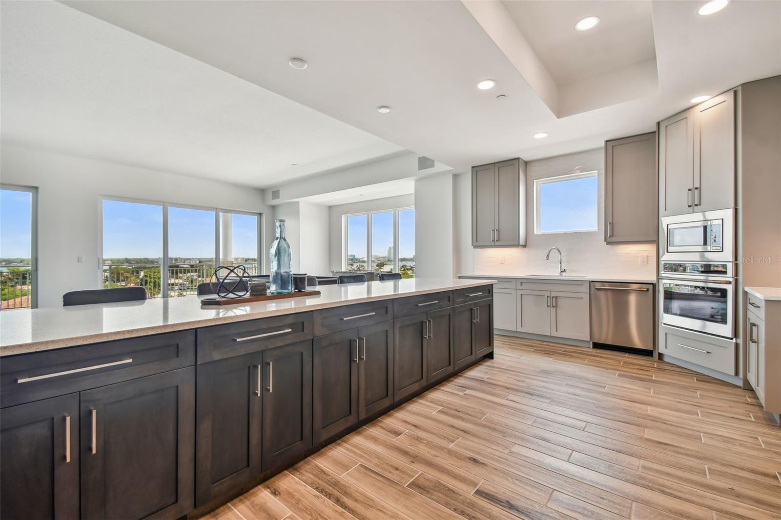 DOLPHIN HARBOUR CONDO - Residential