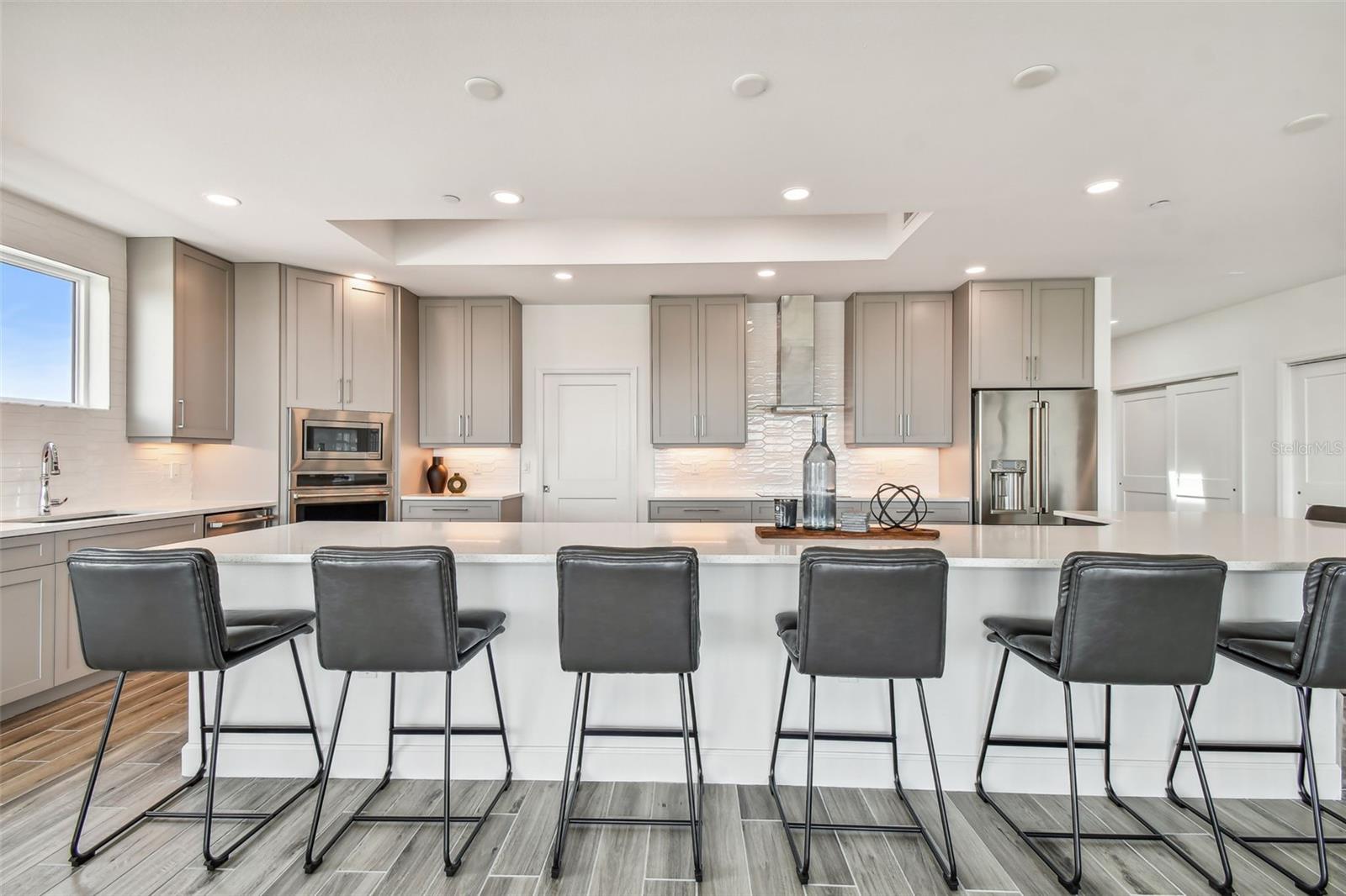 DOLPHIN HARBOUR CONDO - Residential