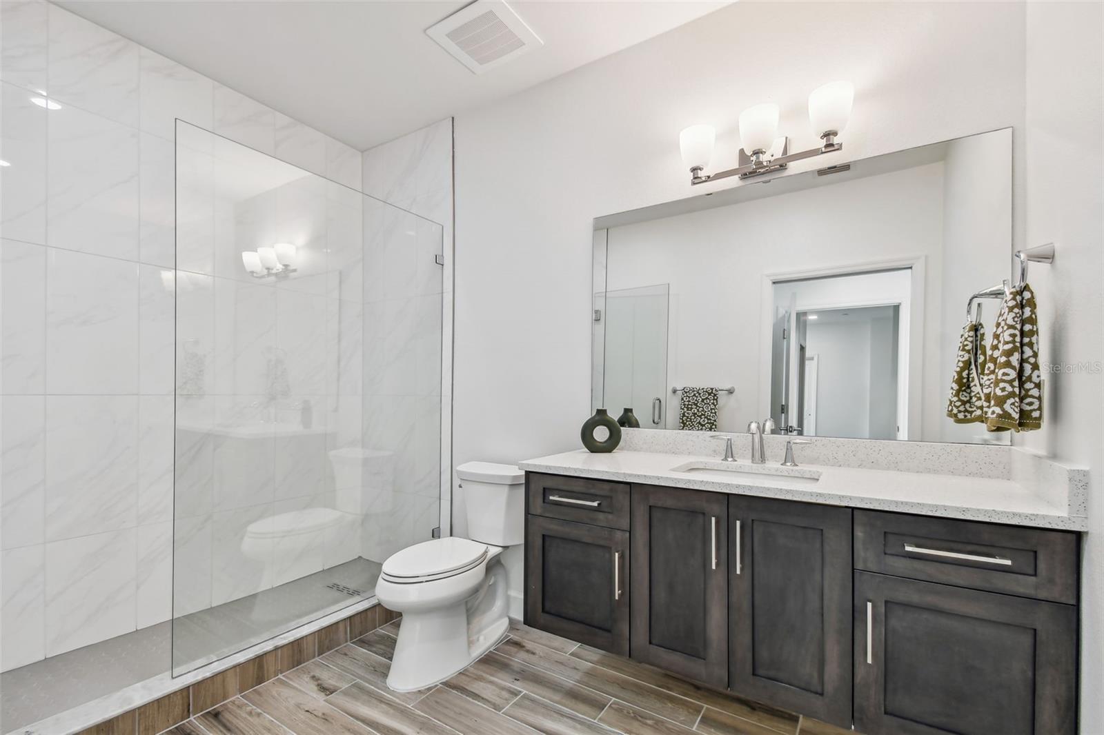 DOLPHIN HARBOUR CONDO - Residential