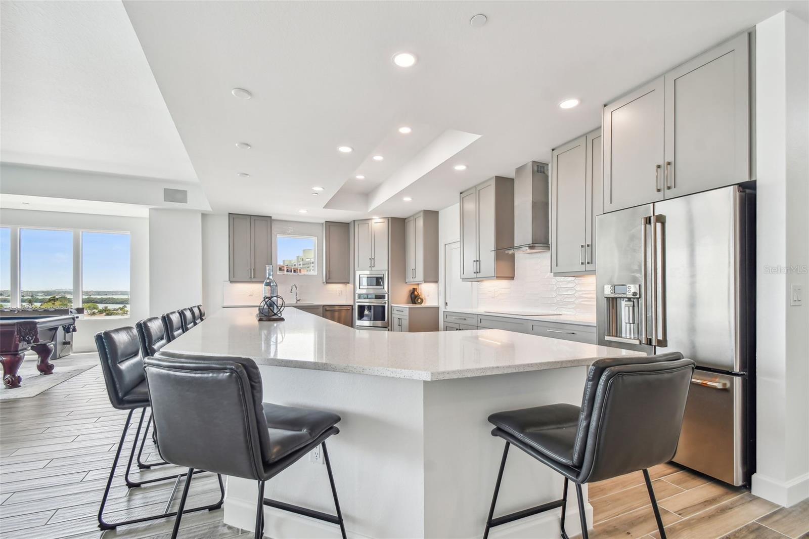 DOLPHIN HARBOUR CONDO - Residential