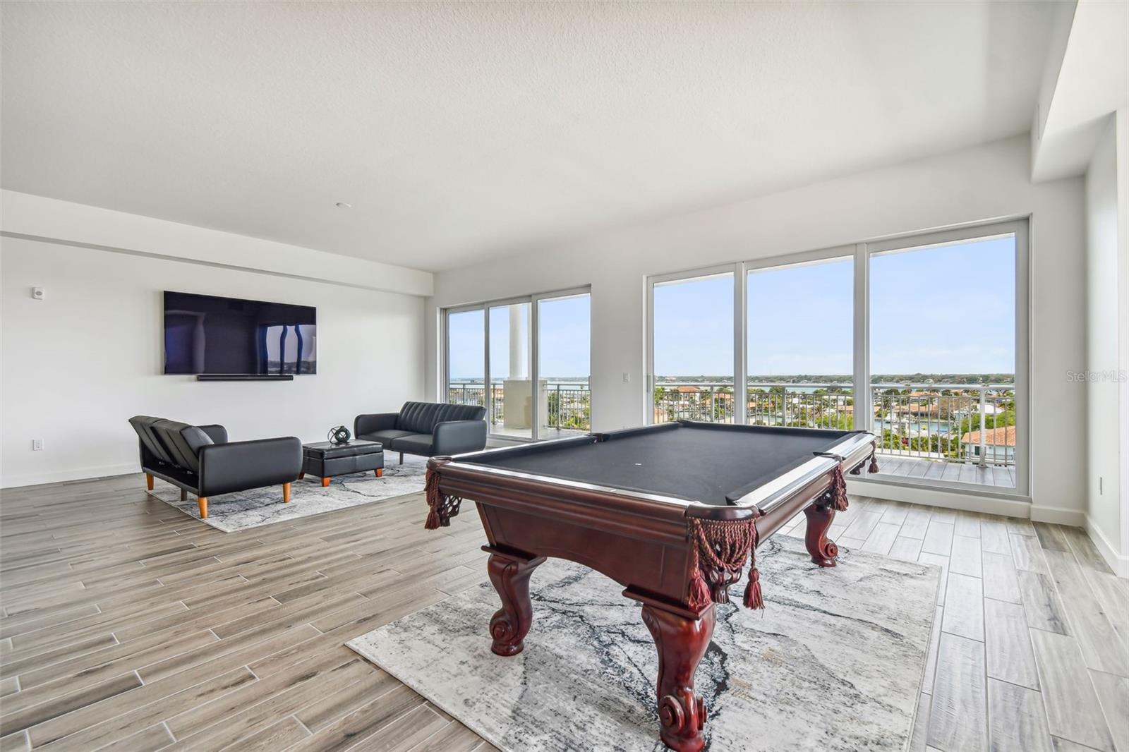 DOLPHIN HARBOUR CONDO - Residential