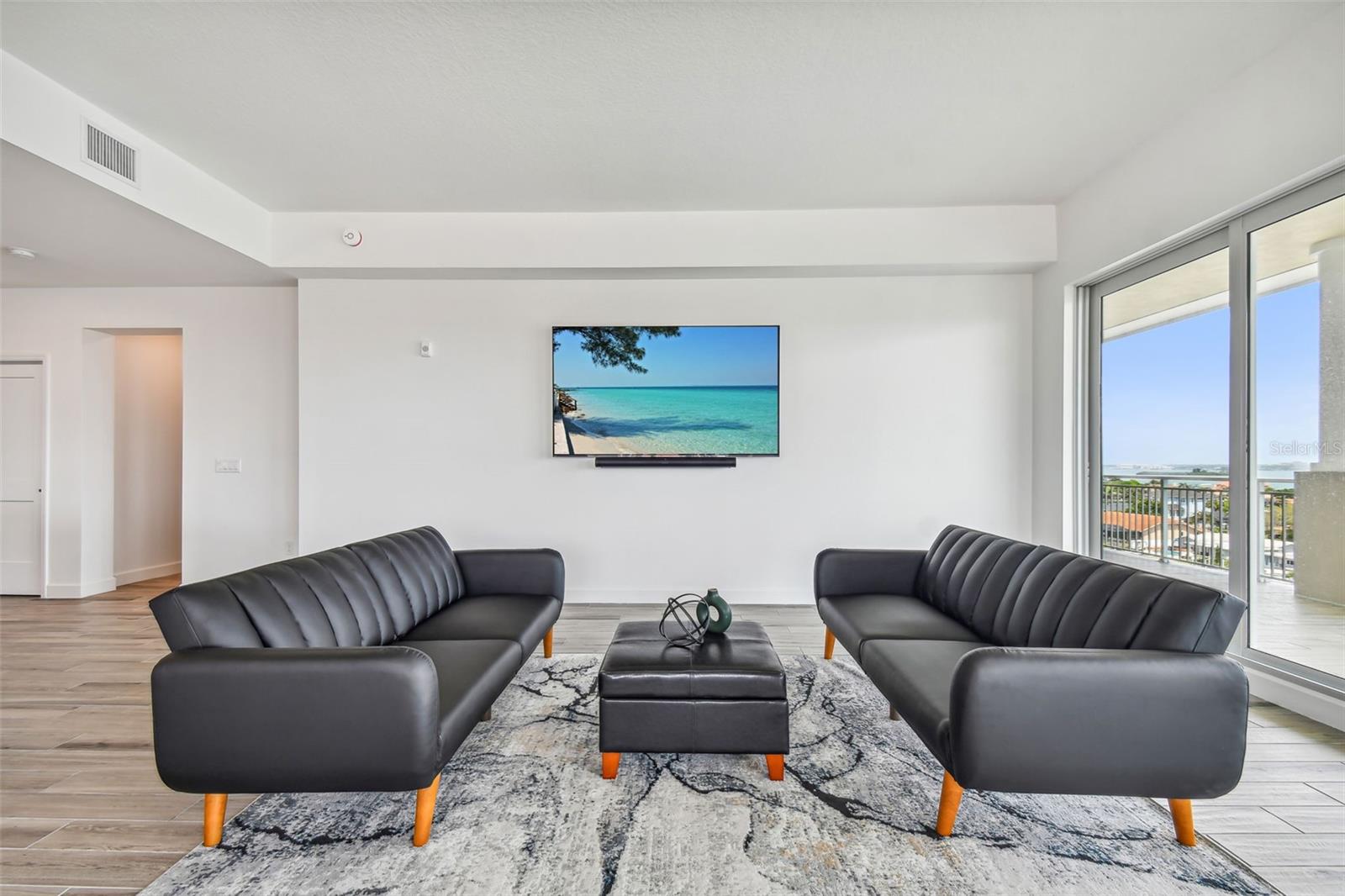 DOLPHIN HARBOUR CONDO - Residential