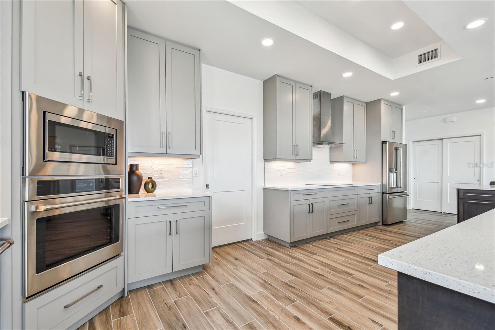 DOLPHIN HARBOUR CONDO - Residential