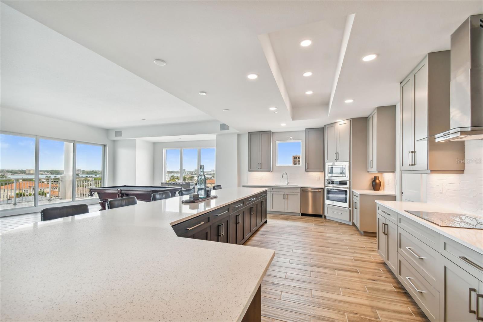 DOLPHIN HARBOUR CONDO - Residential