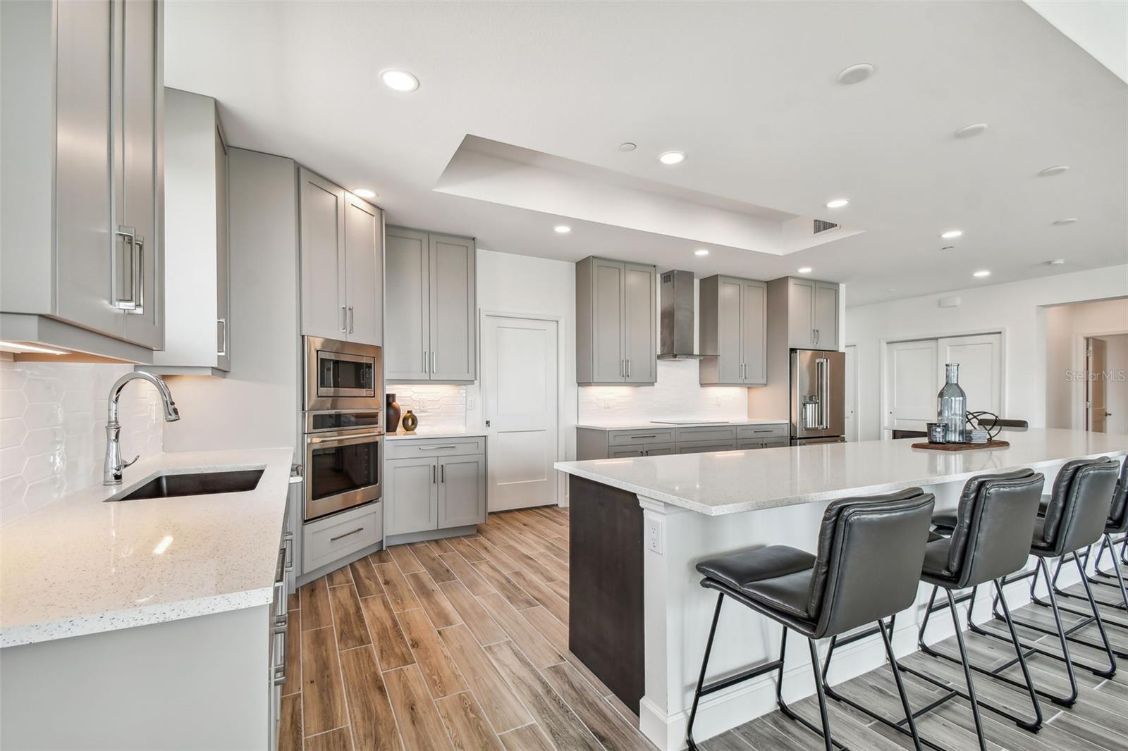 DOLPHIN HARBOUR CONDO - Residential