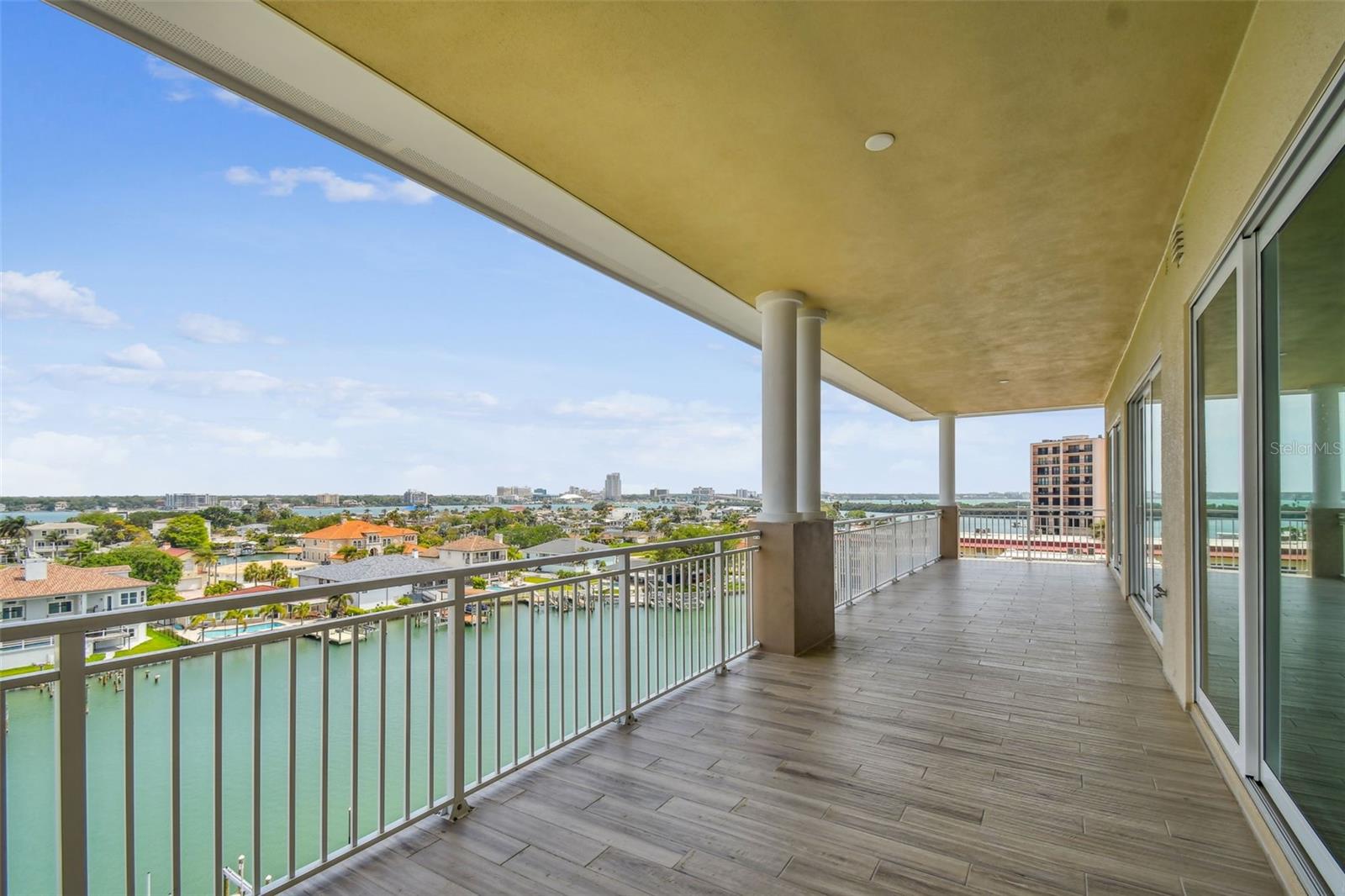 DOLPHIN HARBOUR CONDO - Residential