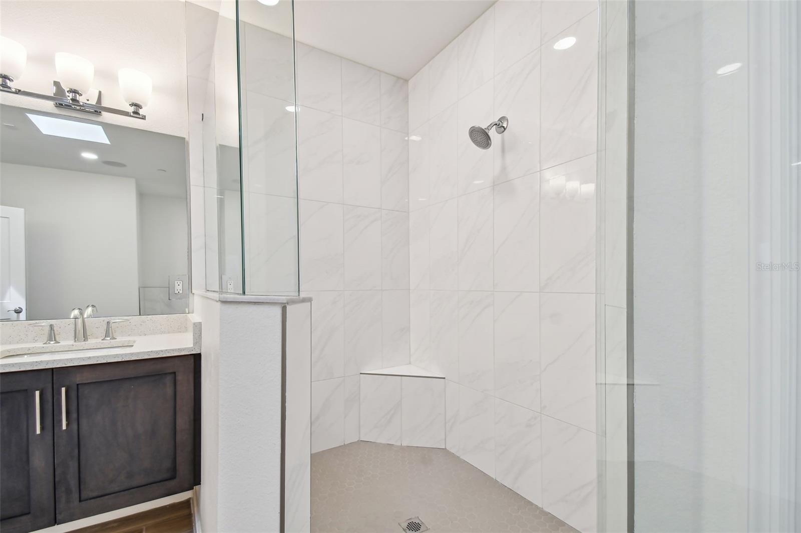 DOLPHIN HARBOUR CONDO - Residential