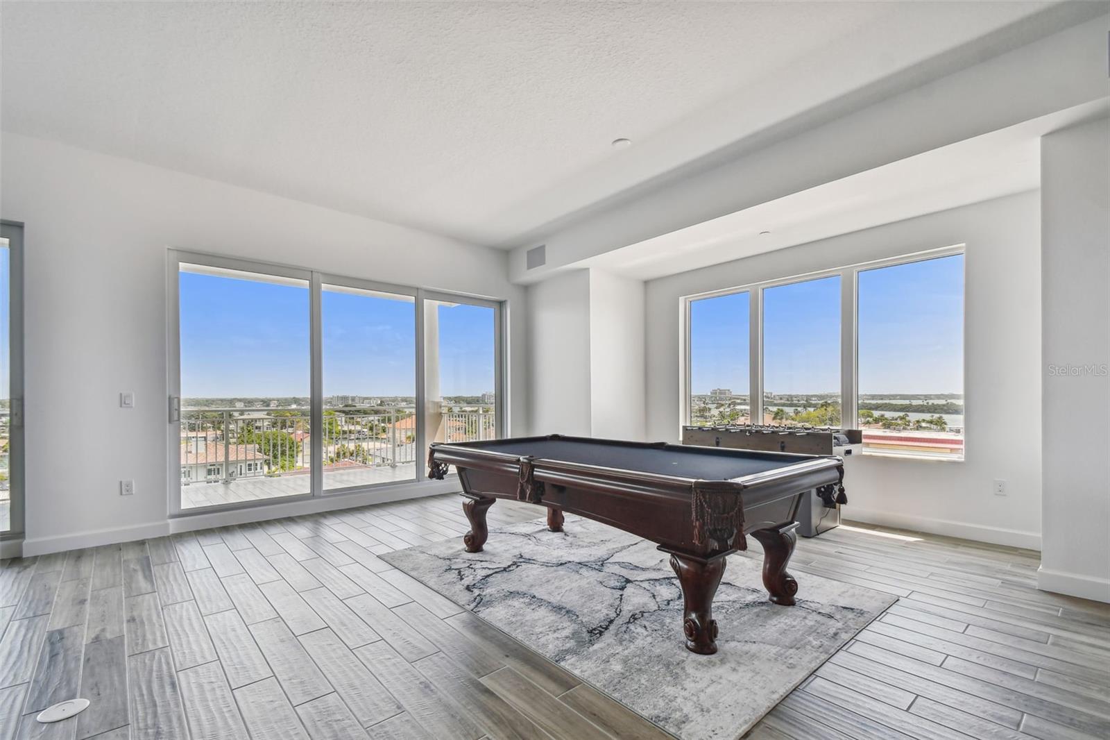 DOLPHIN HARBOUR CONDO - Residential