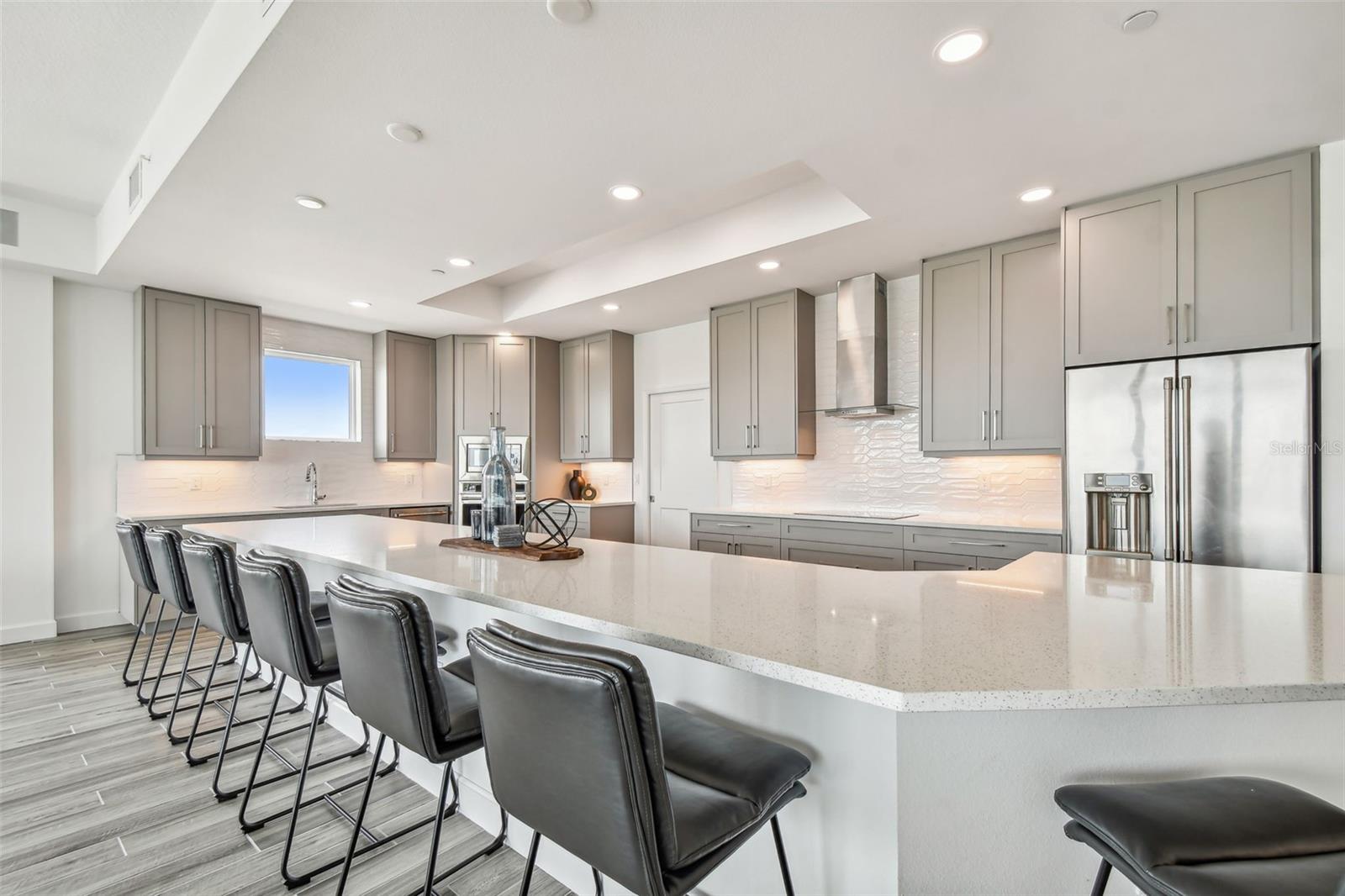 DOLPHIN HARBOUR CONDO - Residential