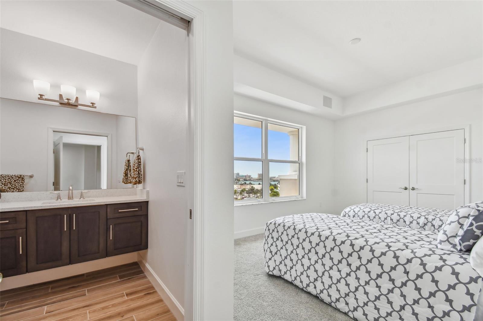 DOLPHIN HARBOUR CONDO - Residential