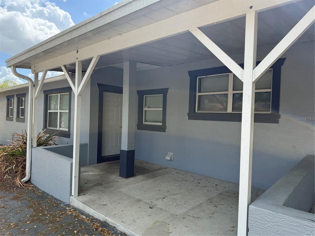 Photo of 824 S Lone Oak Drive #b, Leesburg, FL 34748 (MLS # G5109507)