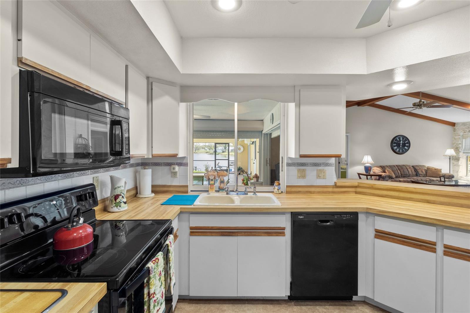 JACARANDA COUNTRY CLUB WEST VILLAGE - Residential