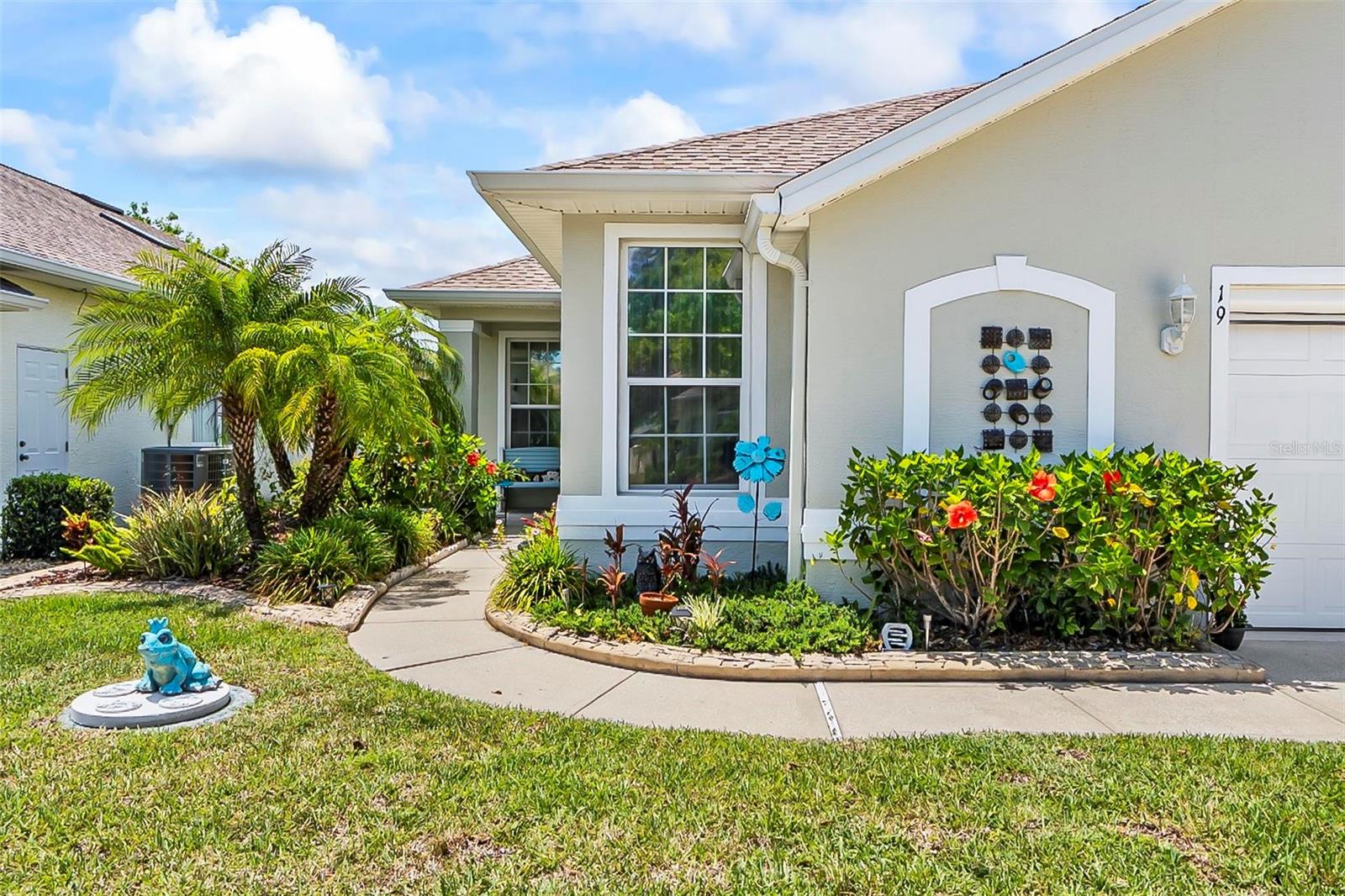 19 RAINTREE CIRCLE