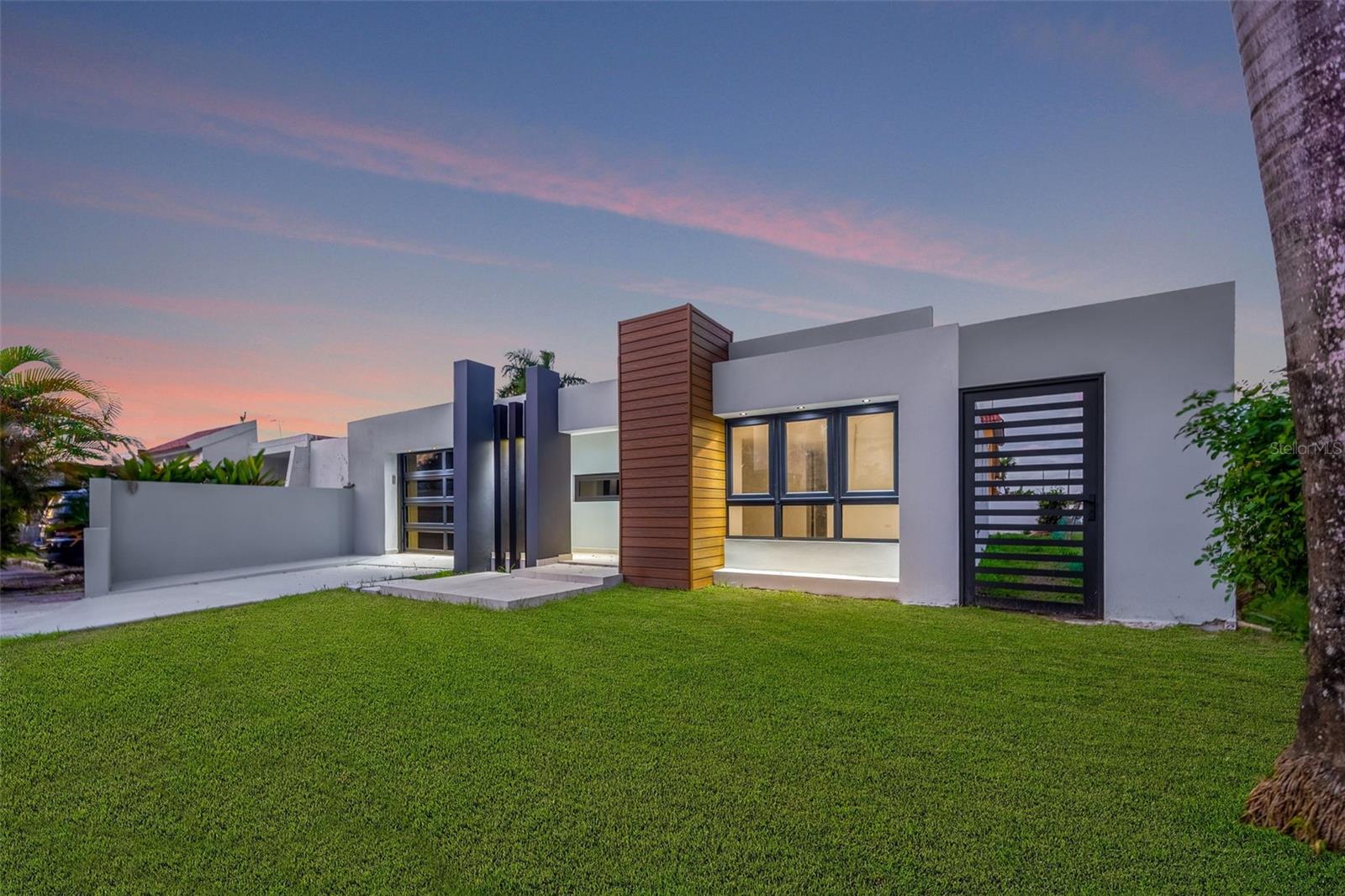 LEVITTOWN LAKES - Residential