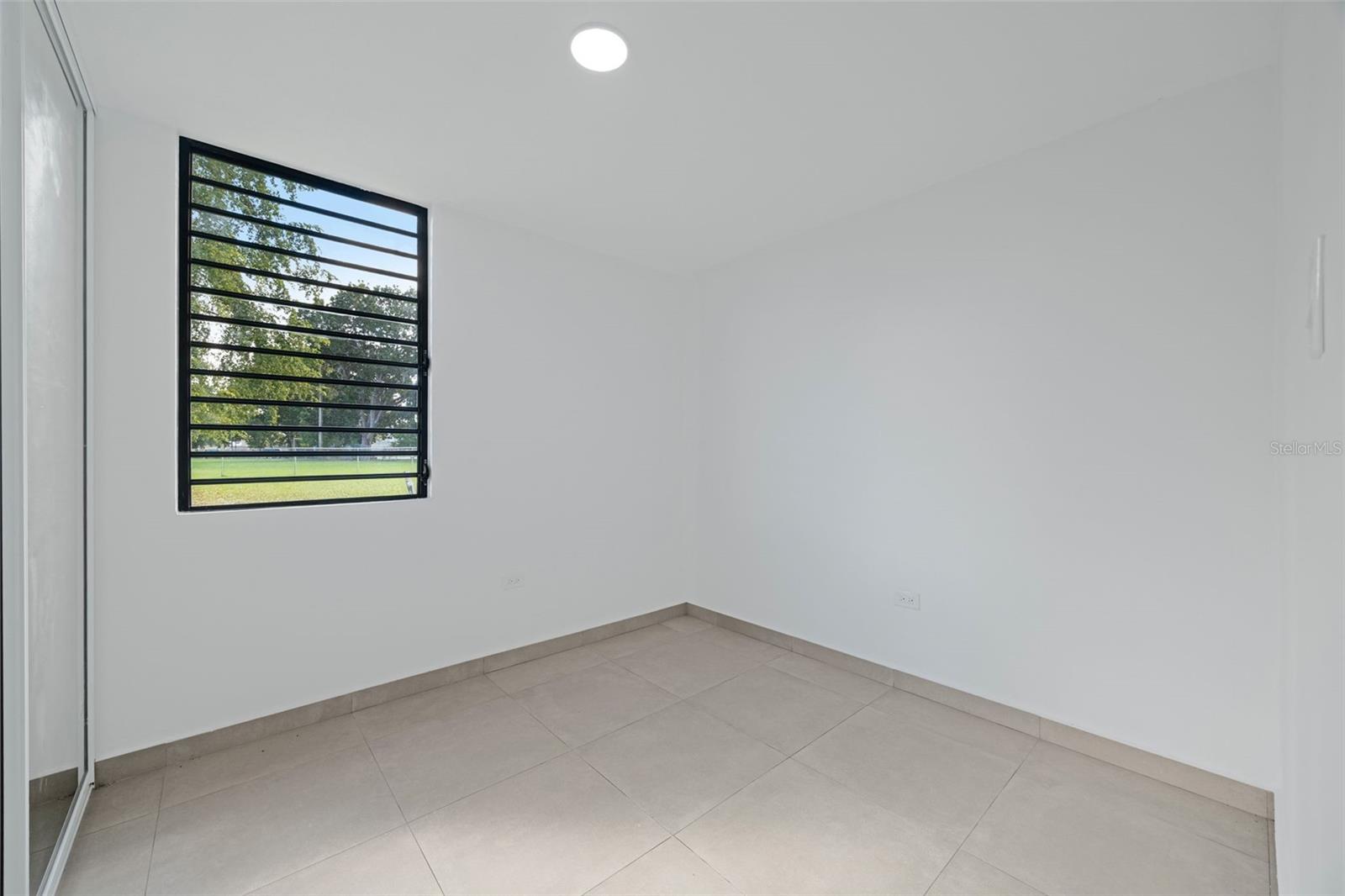 LEVITTOWN LAKES - Residential