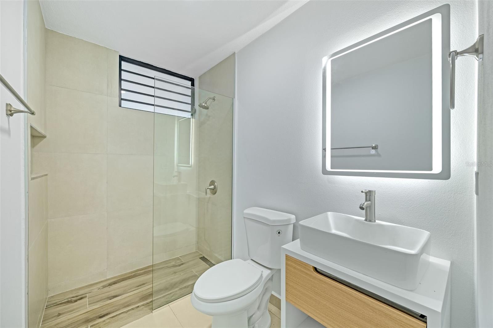 LEVITTOWN LAKES - Residential