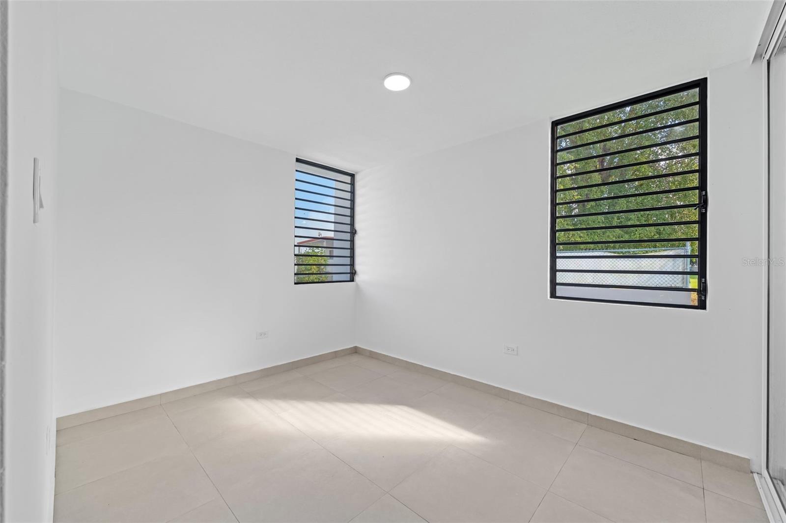 LEVITTOWN LAKES - Residential