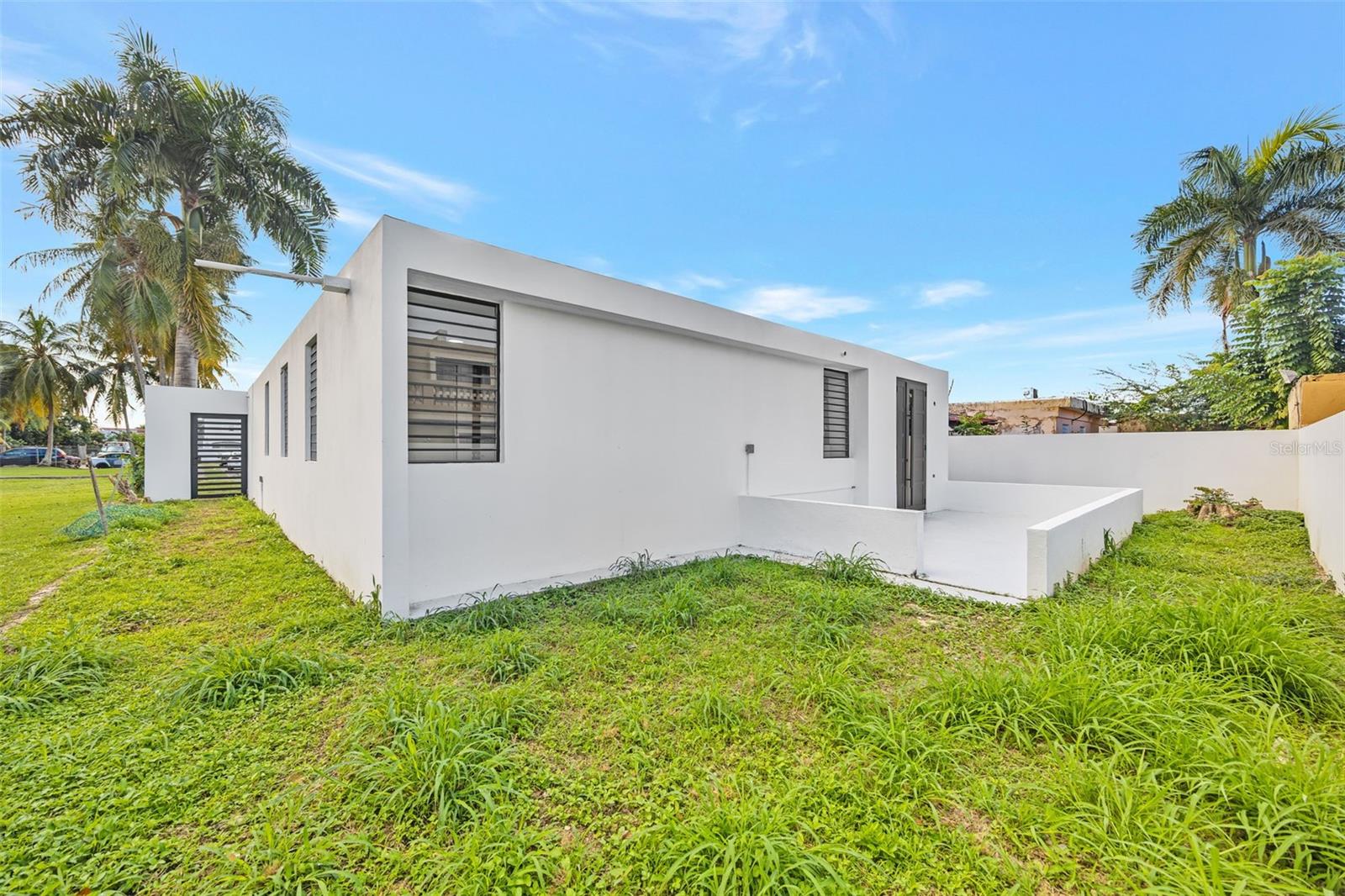 LEVITTOWN LAKES - Residential