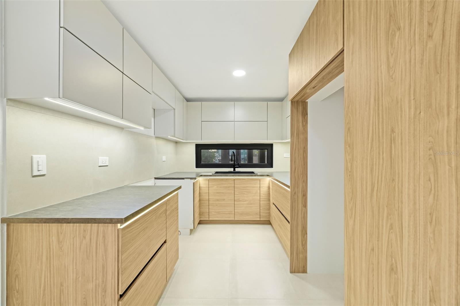 LEVITTOWN LAKES - Residential