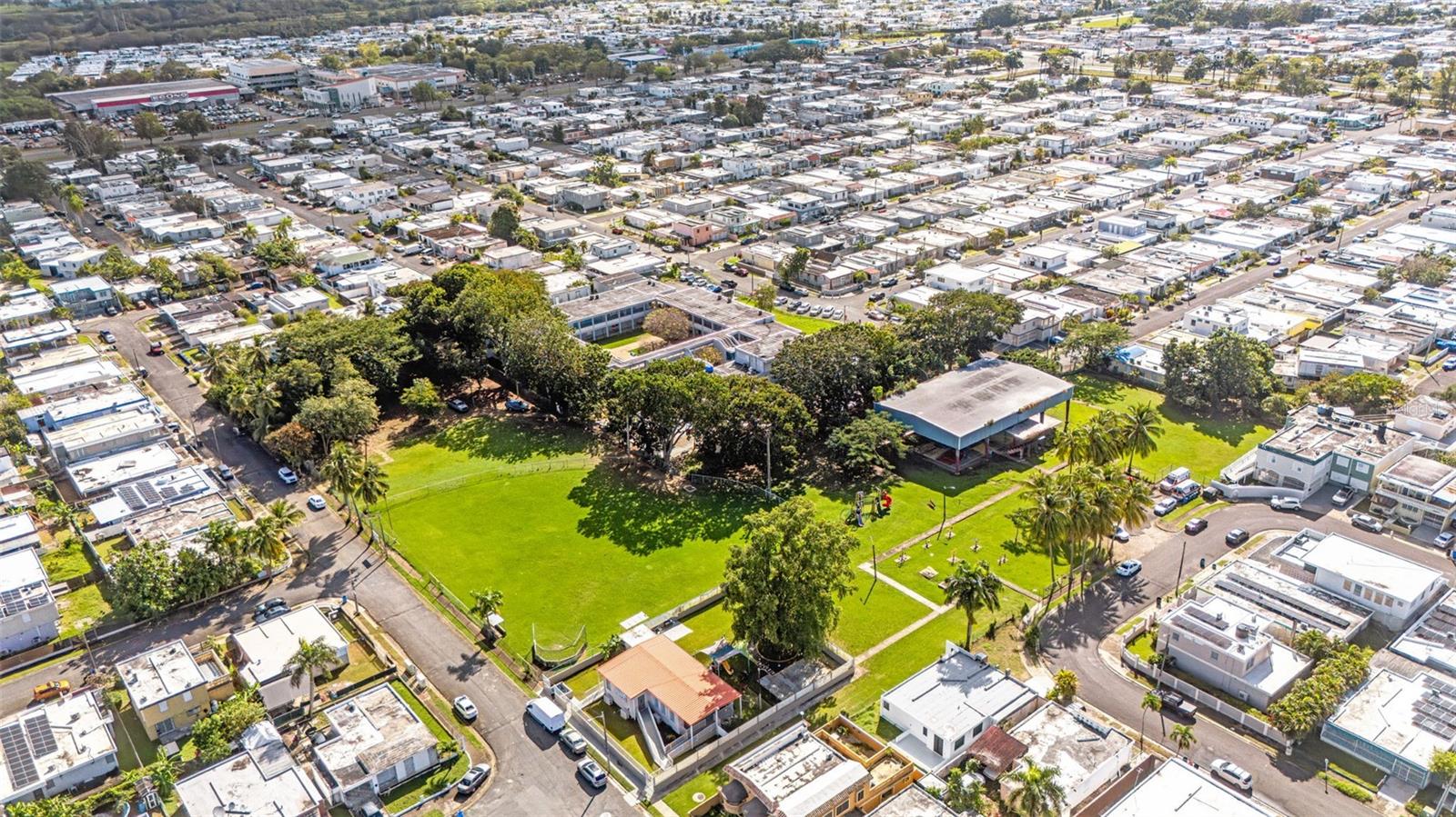 LEVITTOWN LAKES - Residential