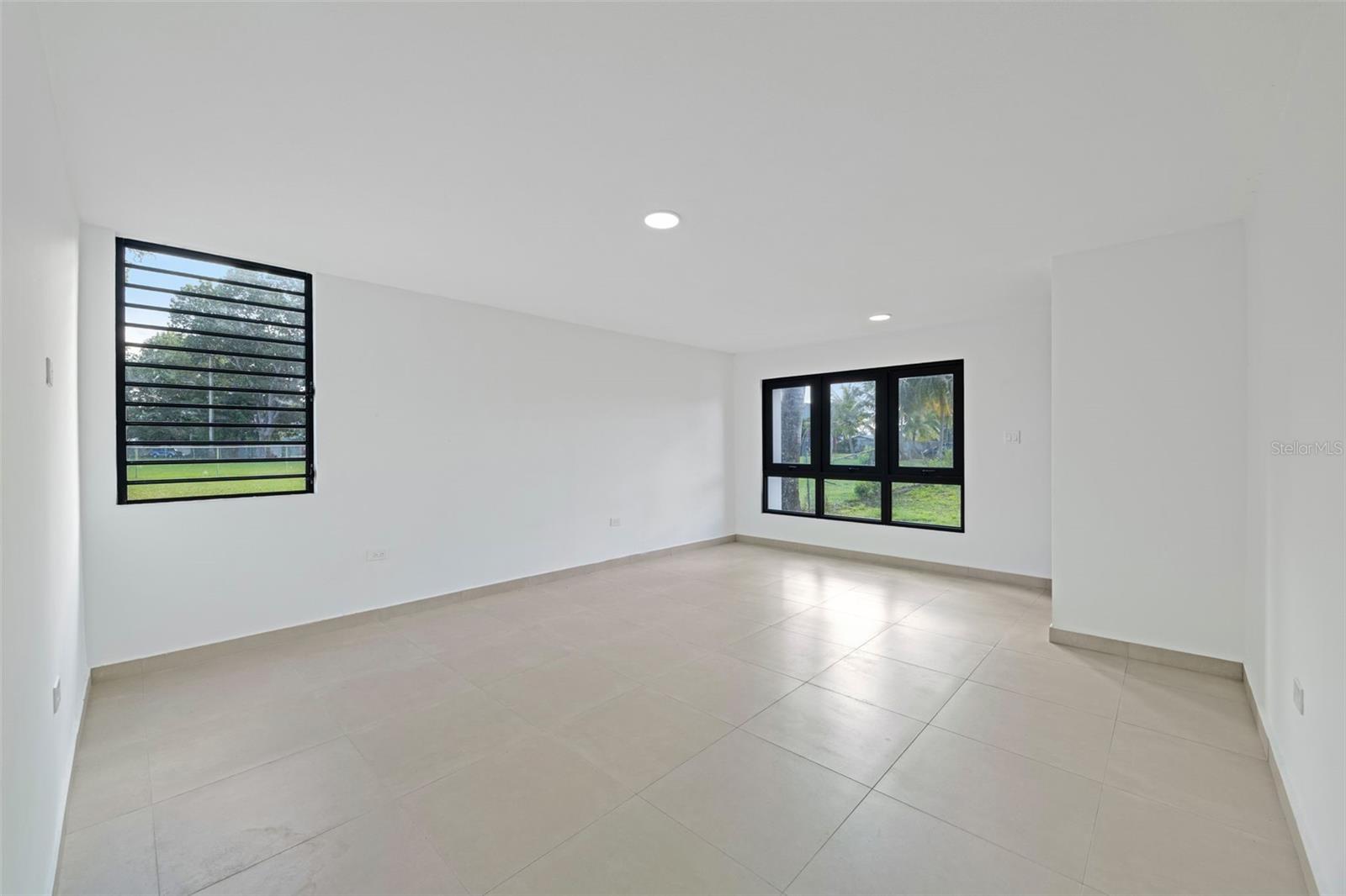 LEVITTOWN LAKES - Residential