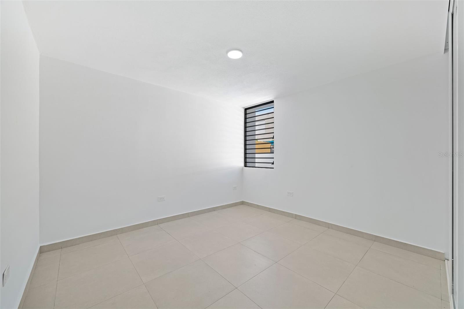 LEVITTOWN LAKES - Residential