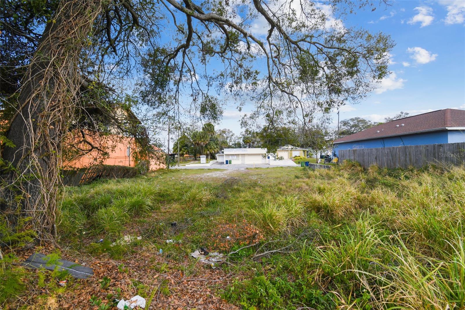2213 E COLUMBUS DRIVE