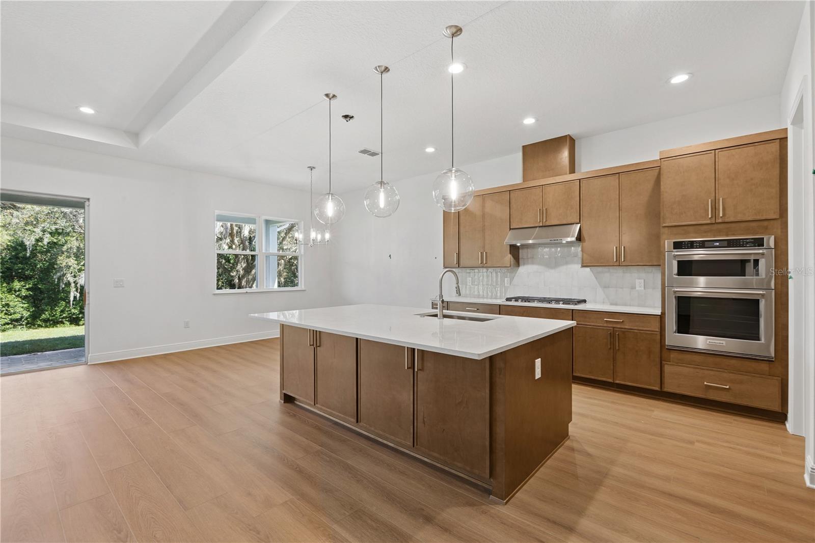 1484 STONECLIFF DRIVE