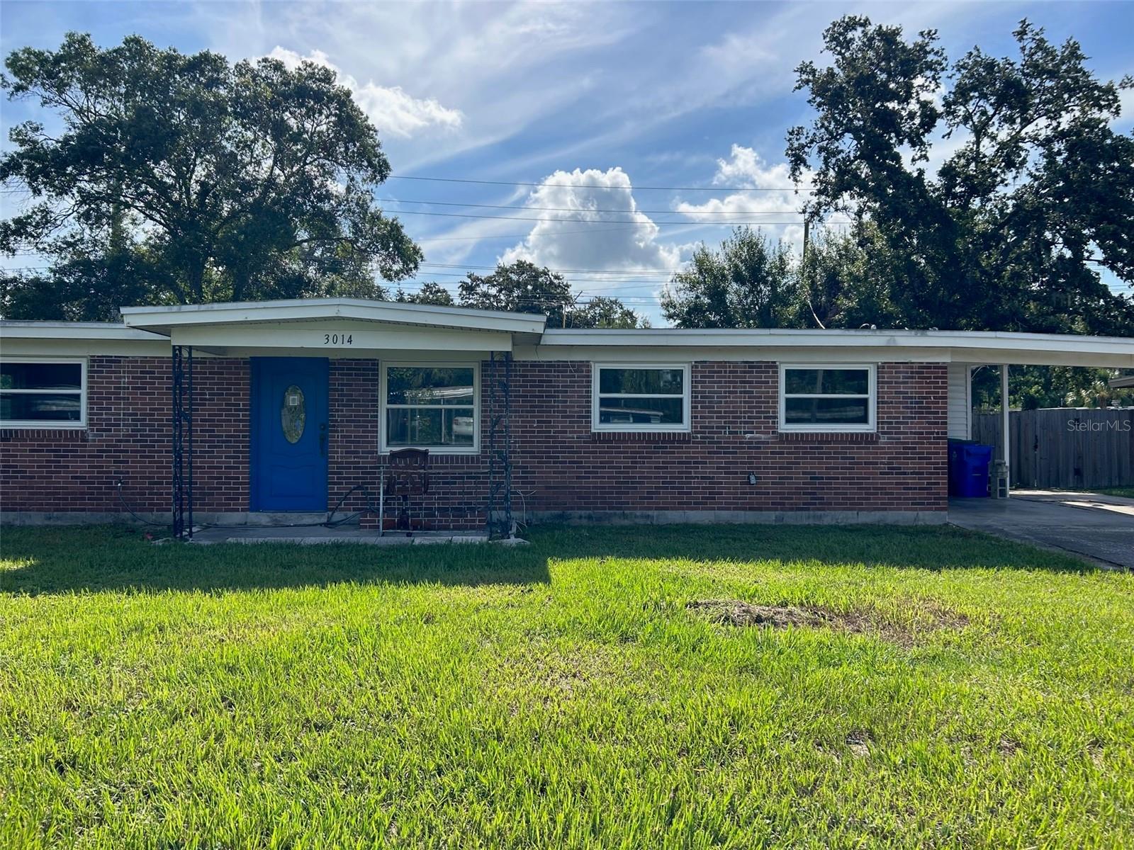 Attention investors!! Great opportunity to build sweat equity. Home in a great Lakeland location near restaurants, shopping and parks. Great starter home, retirement home or rental in popular Lakeland. Don't miss this one. Sold as is with the right to inspect. This property is subject to a 3-Day First Look Period. Seller will negotiate offers after the period expires.
