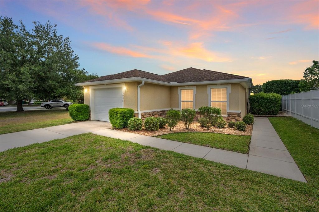 Photo of 5085 NE 122nd Boulevard, Oxford, FL 34484 (MLS # G5112323)