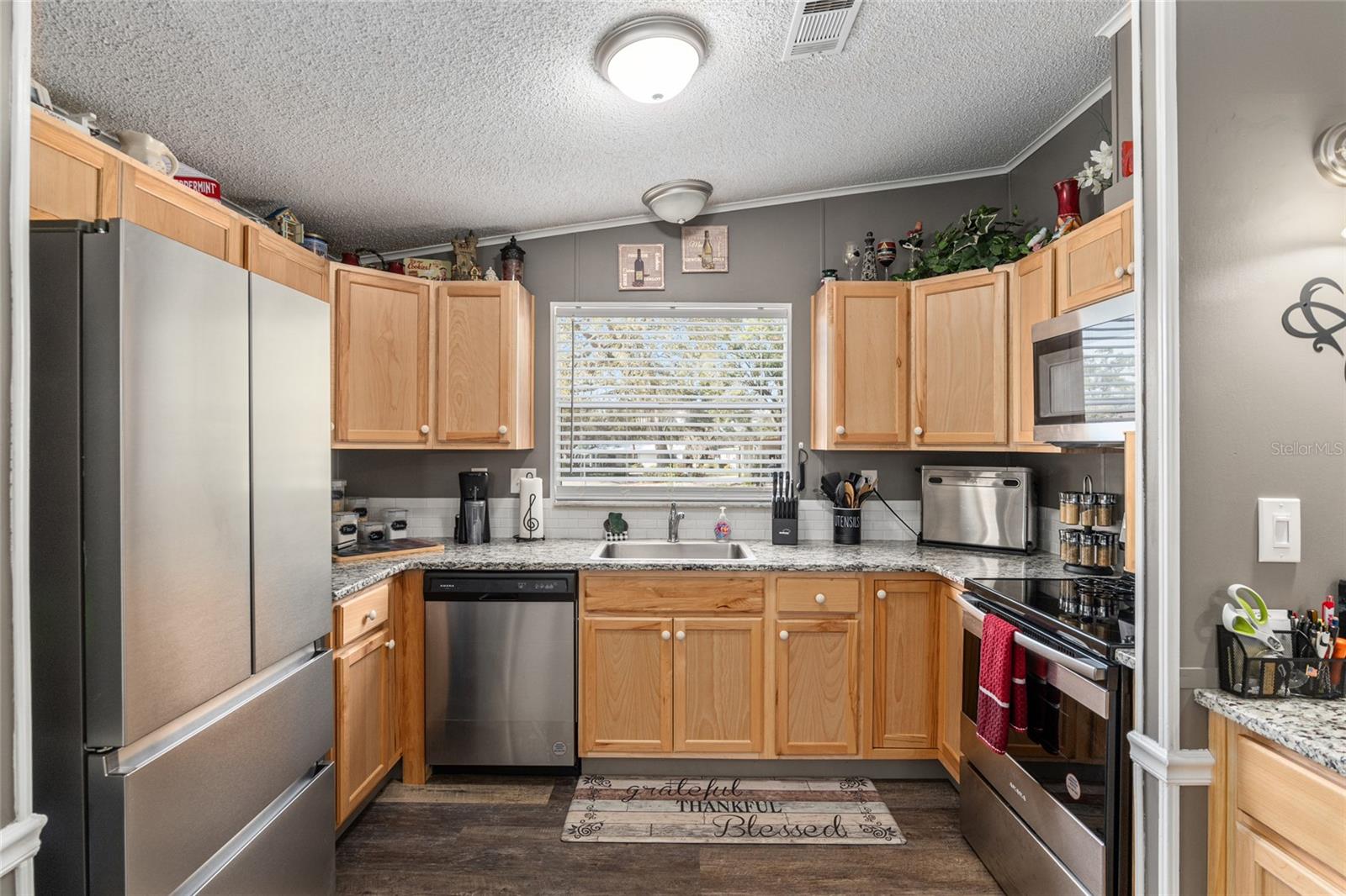 LADY LAKE ORANGE BLOSSOM GARDENS UNIT 09 - Residential