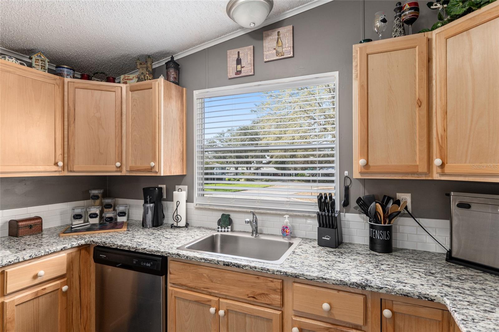 LADY LAKE ORANGE BLOSSOM GARDENS UNIT 09 - Residential