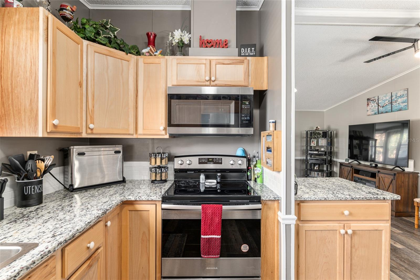 LADY LAKE ORANGE BLOSSOM GARDENS UNIT 09 - Residential