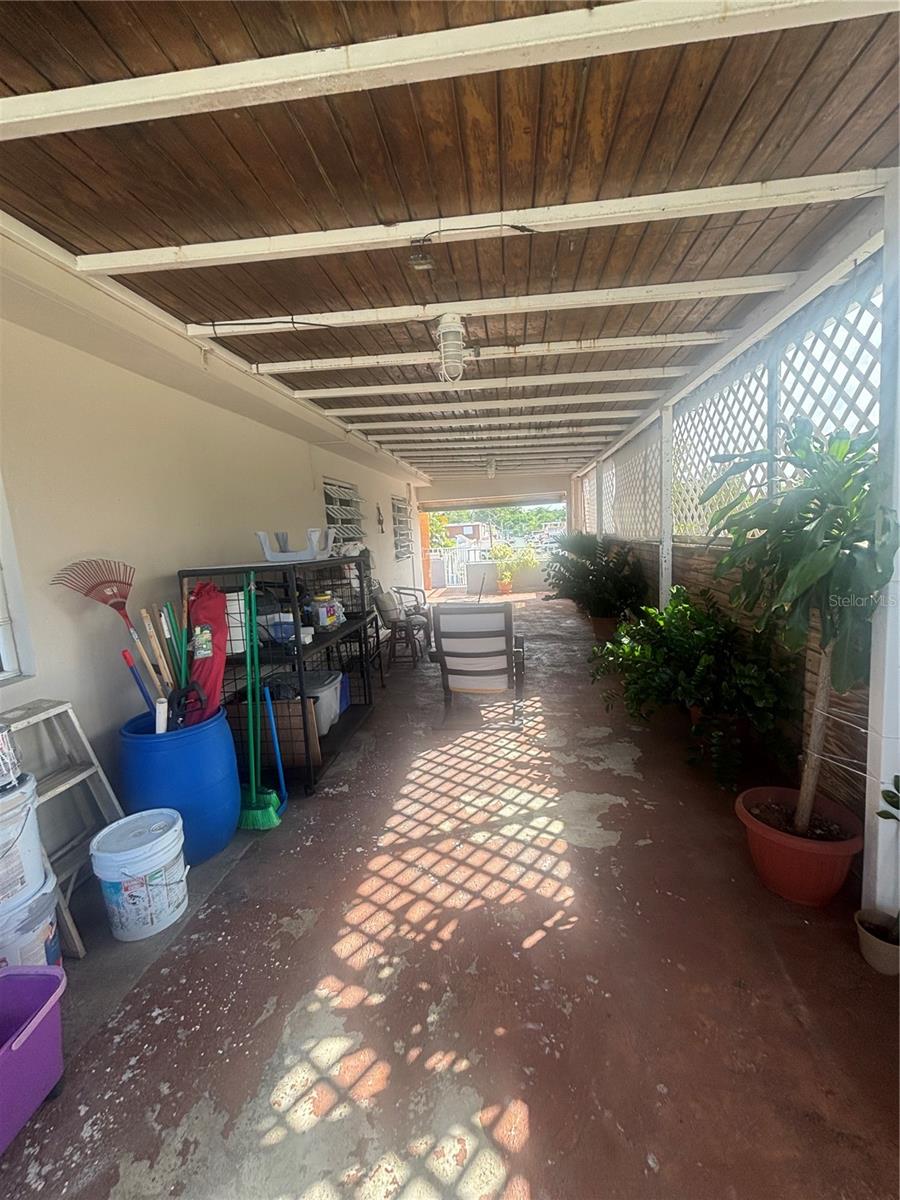 URB COUNTRY CLUB - Residential