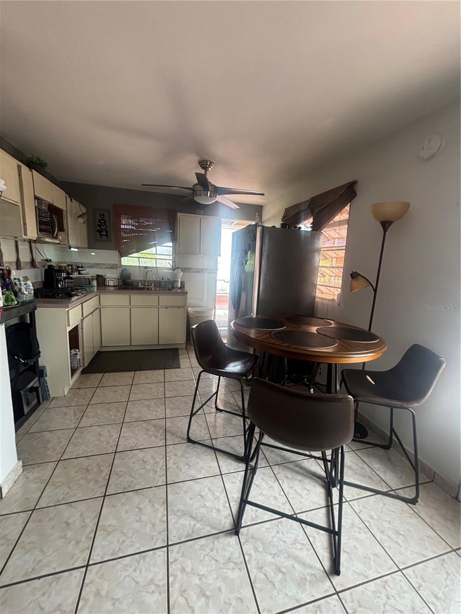 URB COUNTRY CLUB - Residential