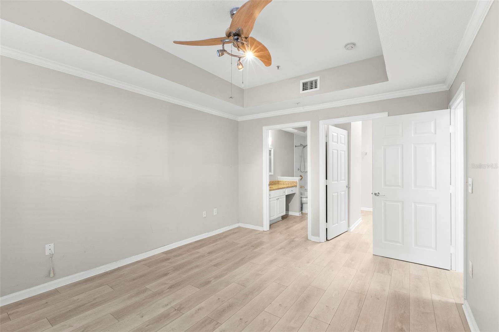 HYDE PARK WALK A CONDO - Residential