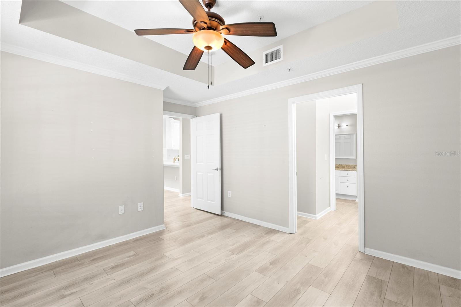 HYDE PARK WALK A CONDO - Residential