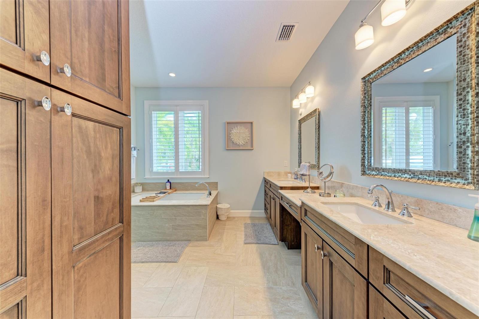 LONGBOAT KEY - Residential